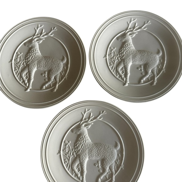 POTTERY BARN EMBOSSED REINDEER 8” SALAD PLATES - Picture 3 of 13